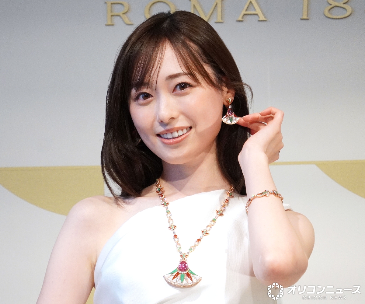 oricon's tweet photo. 福原遥「ブルカリ」アンバサダー就任❗️

知らせを受けたパリでホテルを飛び出し
ジュエリー即購入「恋に落ちました」
https://t.co/x5IQe1wL8S

#福原遥 https://t.co/qJn8u7egk0