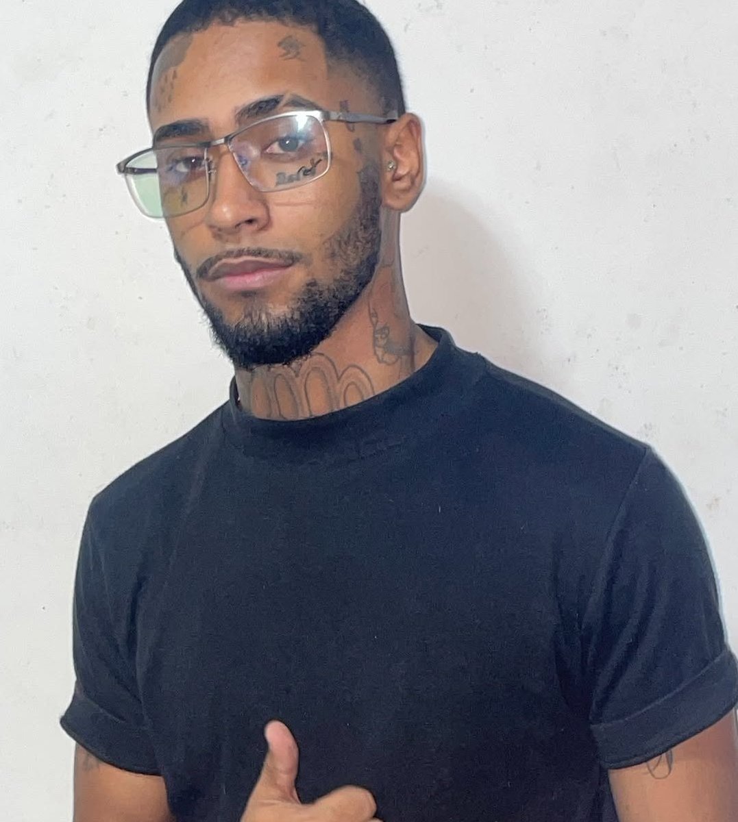 artbrandss's tweet photo. ontem a ex-namorada do mc dubaile expos nos storys do Instagram o quão dolorido foi seu relacionamento com ele, agressões psicológicas e físicas

estamos passando por um momento muito delicado de limpeza na cena, expor essa gente é necessário e dar voz às vítimas também. (+) https://t.co/XS8hHtU2Bk
