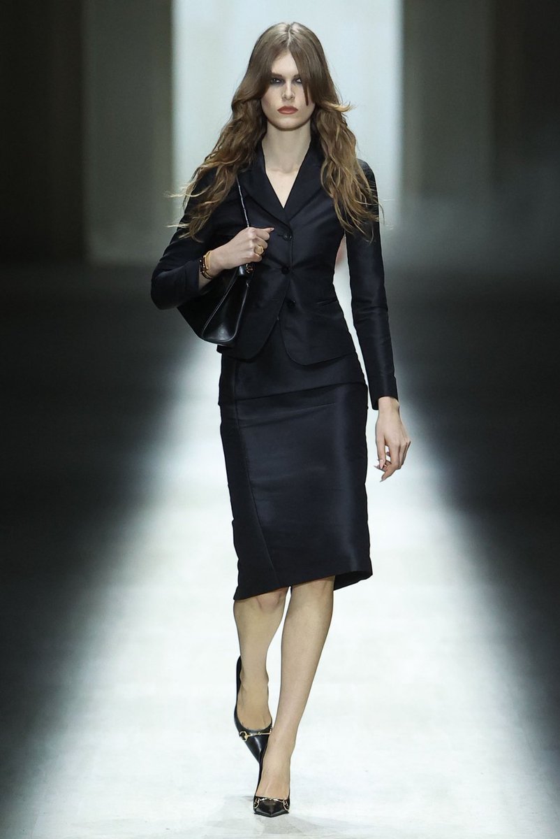 구찌 fw
역시 핏한 실루엣으로 나오는구나