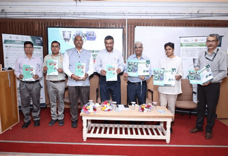 theindustryout1's tweet photo. India Debuts Indigenous 30 kW Integrated Drive System for EVs  

Read More: https://t.co/lGxTfsZdrL 

Anand Kulkarni, Chief Products Officer, Tata Motors Shree Ranga NS, President, LUCAS TVS 

#Integrateddrivesystem #MOSFETpowermodules #AdvancedComputing #electricvehicle https://t.co/9PI9DT5oC2