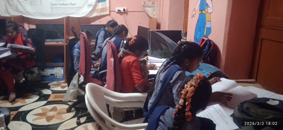 readingkafka's tweet photo. Exams are coming up, and students are busy studying in Karnataka’s rural public libraries, sometimes late into the night. 

#safespacestolearn 🌷🌿📚🕊️ https://t.co/pKtG3FWTPZ