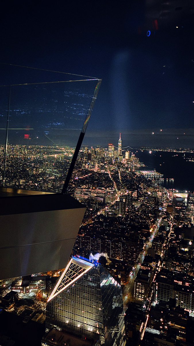 YuraForrat's tweet photo. Manhattan lights 🎞️ https://t.co/4AWCmpyQLW