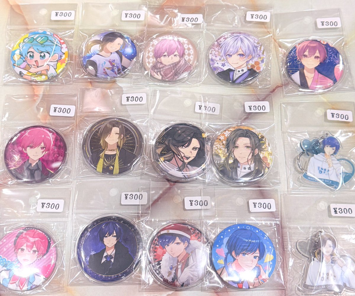 いれいす 缶バッジ などが入荷してます。 各300円⭕️ #りうら #hotoke