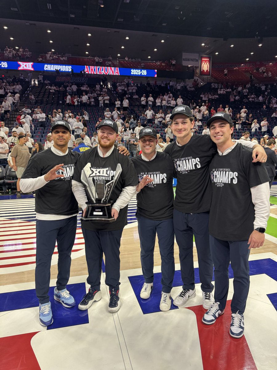 tjbenson1's tweet photo. BIG12 CHAMPS BABY!! 🐻⬇️ https://t.co/CeM1BjAR5y