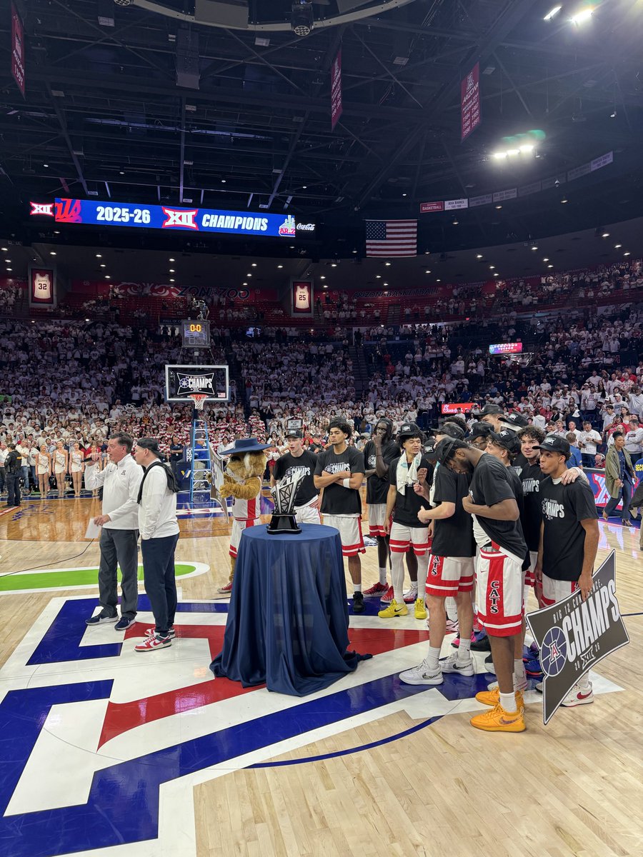 tjbenson1's tweet photo. BIG12 CHAMPS BABY!! 🐻⬇️ https://t.co/CeM1BjAR5y