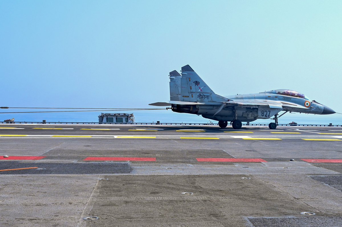 IN_R11Vikrant's tweet image. 𝘍𝘳𝘰𝘮 𝘧𝘪𝘳𝘴𝘵-𝘭𝘪𝘨𝘩𝘵 𝘭𝘢𝘶𝘯𝘤𝘩𝘦𝘴 𝘵𝘰 𝘭𝘢𝘵𝘦-𝘯𝘪𝘨𝘩𝘵 𝘳𝘦𝘤𝘰𝘷𝘦𝘳𝘪𝘦𝘴 - 1000 𝘵𝘳𝘢𝘱𝘴 𝘴𝘵𝘳𝘰𝘯𝘨

#INSVikrant achieves 1000 successful and safe arrested landings, marking a testament to relentless teamwork and combat readiness. RAdm Vivek Dahiya, NM,