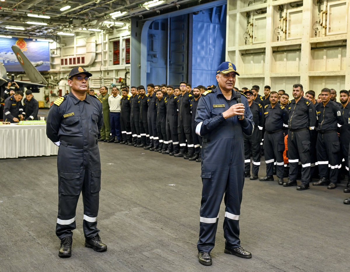 IN_R11Vikrant's tweet image. 𝘍𝘳𝘰𝘮 𝘧𝘪𝘳𝘴𝘵-𝘭𝘪𝘨𝘩𝘵 𝘭𝘢𝘶𝘯𝘤𝘩𝘦𝘴 𝘵𝘰 𝘭𝘢𝘵𝘦-𝘯𝘪𝘨𝘩𝘵 𝘳𝘦𝘤𝘰𝘷𝘦𝘳𝘪𝘦𝘴 - 1000 𝘵𝘳𝘢𝘱𝘴 𝘴𝘵𝘳𝘰𝘯𝘨

#INSVikrant achieves 1000 successful and safe arrested landings, marking a testament to relentless teamwork and combat readiness. RAdm Vivek Dahiya, NM,