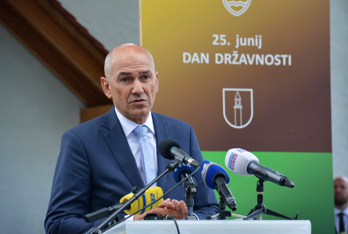 🇸🇮 🇸🇮 🇸🇮
Na današnji dan pred šestimi leti je v Državnem zboru (DZ), prisegel novi predsednik Vlade republike Slovenije (Vlada RS), gospod <a href="/JJansaSDS/">Janez Janša</a>. Si predstavljate, kako bi bila Slovenija uspešna, če bi gospod Janša vodil vlado še danes? 22.3.2026 #VoliDesno