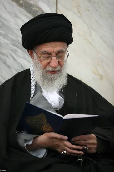 moosaviahmad's tweet photo. اینکه ما برای تقلید در احکام شرعی باید به مرجع شهیدمون رجوع کنیم، دل آدمو آتیش میزنه

#مرجع_شهید https://t.co/PsDHOS36Ne