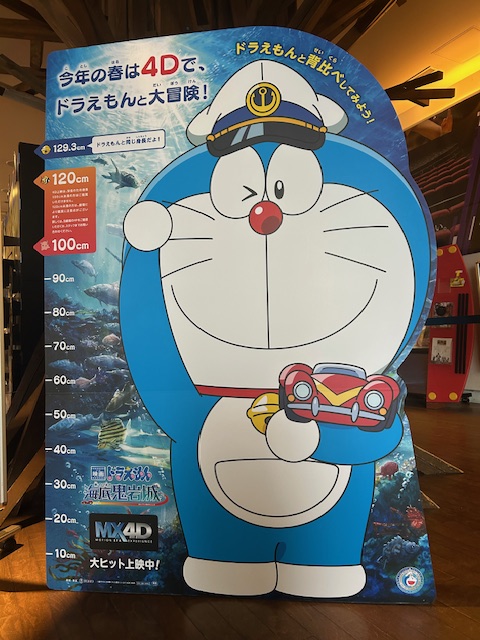 ぼく、ドラえもんです╭Ꙭ╮ 身長は129.3cm✨🩵 ムービーオンに来たら