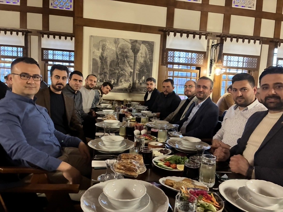 kongncmemursen's tweet photo. Genç Memur-Sen Konya Şubesi olarak iftar programında bir araya geldik. Teşkilat çalışmalarımız, dönemsel planlamalarımız ve hedeflerimiz üzerine istişarelerde bulunduk.
Birlik ve dayanışma içinde yolumuza devam ediyoruz. https://t.co/dCj6dbjj7b