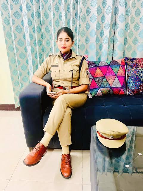 ZEEUPUK's tweet photo. #BreakingNews
▶️मेरठ डिप्टी SP सौम्या अस्थाना का फरमान
▶️पत्रकारों पर मुकदमा दर्ज करने के निर्देश
▶️थाने में वीडियोग्राफी करने पर मुकदमा दर्ज
▶️निर्देशों का पालन ना करने पर होगी कार्रवाई
#BreakingNews #Meerut #DeputySP #SaumyaAsthana #PoliceOrder #Zeeupuk @meerutpolice @adgzonemeerut