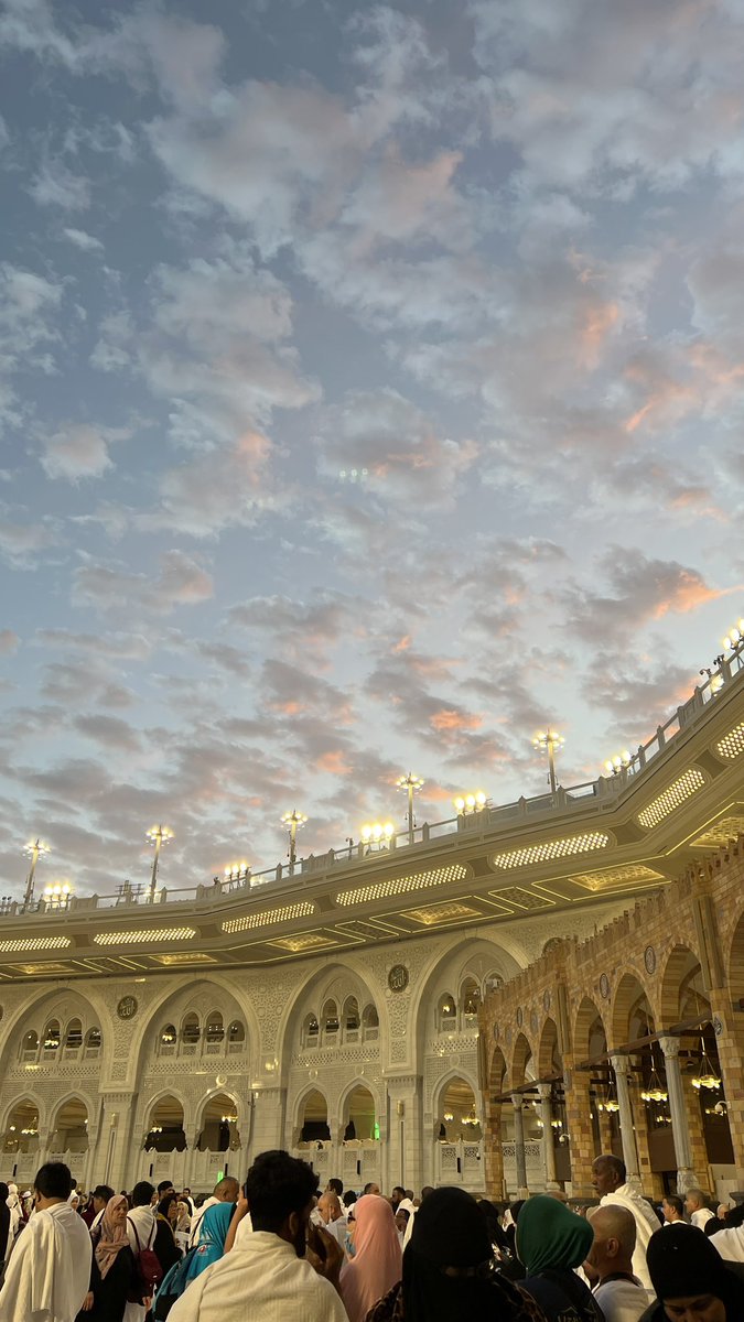 "طاب اللِّقاء و قرّت الأعيُن و ارتوى القلب"

لبيك يا الله قلباً تائهاً يرجوك، الحمدلله على تمام العمرة، اللهُم اجعلها عُمرة مقبولة وسعيًا مشكورًا وذنبًا مغفورًا و دعاءُ مُستجابًا 🤍🤍