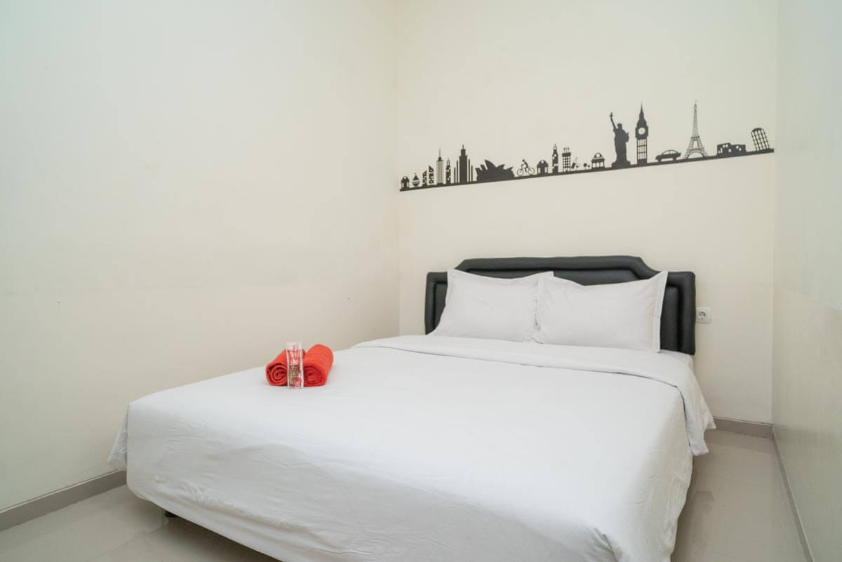 a2_ai5's tweet photo. 🌟 DEAL GILA! Menginap Hemat di Hartono Inn Seturan RedPartner 🌟
Cuma pakai kode **RDAFFA2AIS** – Diskon spesial langsung booking! Kamar nyaman, lokasi top deket kampus &amp; kuliner Seturan. Jangan sampai kelewat, buruan redeem sekarang! 🛏️💨
Booking via Reddoorz App

#Staycation https://t.co/MEqHRJLL1x