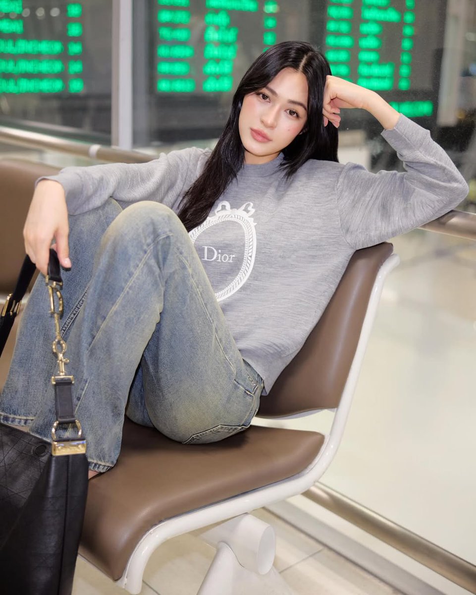 friedchicfan's tweet photo. Get ready. LingOrm and Dior in Paris is about to be iconic.
LINGORM TAKEOFF TO DIORAW26
#LingOrmDiorAW26APTLook
#Dior #DiorFW26
#Linglingkwong #Ormkornnaphat https://t.co/oEqfqu5bvI