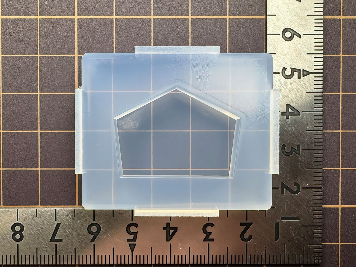 絵馬モールド٩( 'ω' )و
プレートタイプのシンプルな絵馬が作れるモールドです( ´͈ ᵕ `͈ )