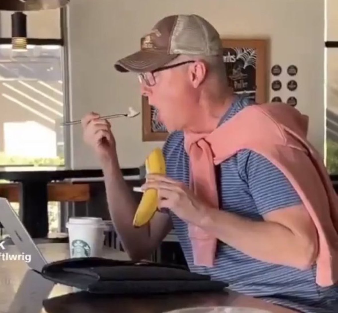 Imagine paying this guy $300 for a retweet 🤣