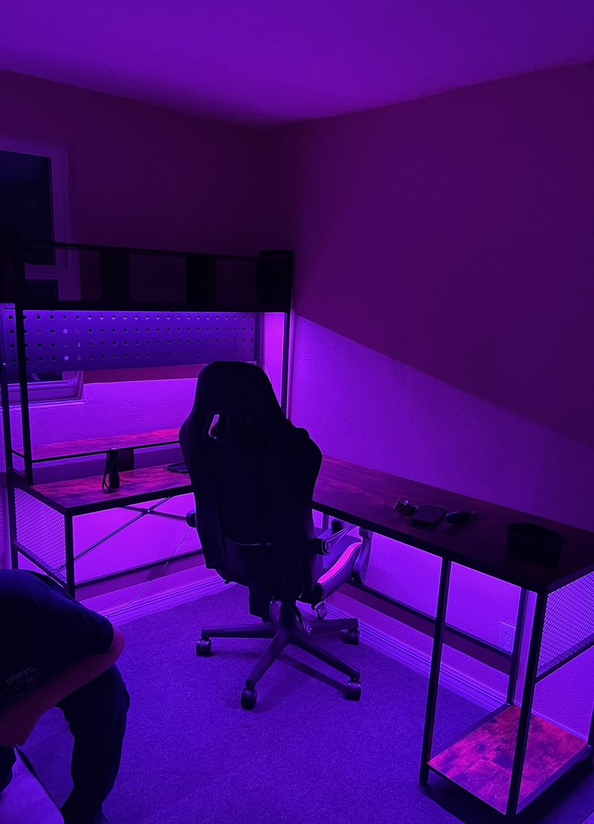 MomocowVT's tweet photo. The new set up is gonna be sooo good! Once I get internet and unpacked I’ll finally be able to stream consistently and regularly! I’m sooo excited!! 😊 My streams finally won’t be in my room, I have a legit office now https://t.co/ZvcuidWUPi