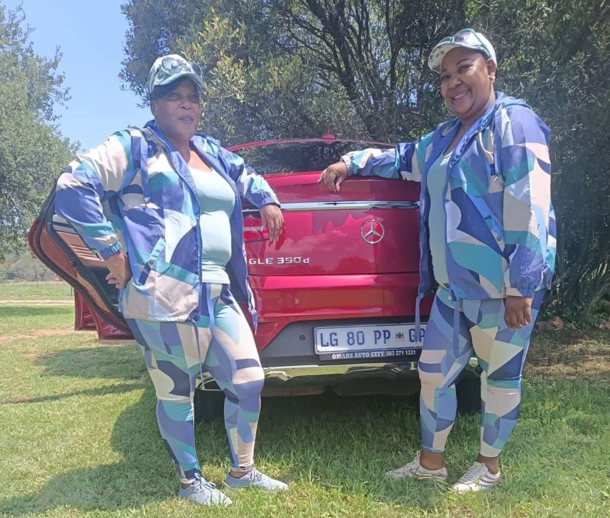 AdvoBarryRoux's tweet photo. If this appears on your TL kindly Repost. This vehicle was high jacked last night ko Sebokeng Zone 12 &amp; these 2 ladies were kidnapped. If you see this vehicle or any of these women kindly call the nearest Police Station! https://t.co/sOwkLRYbYJ