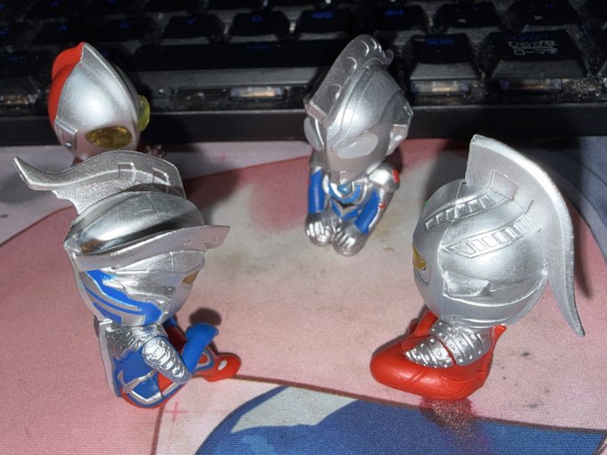 まちぼうけウルトラマン、ゼット様が正座なの妙に解釈一致で好き 