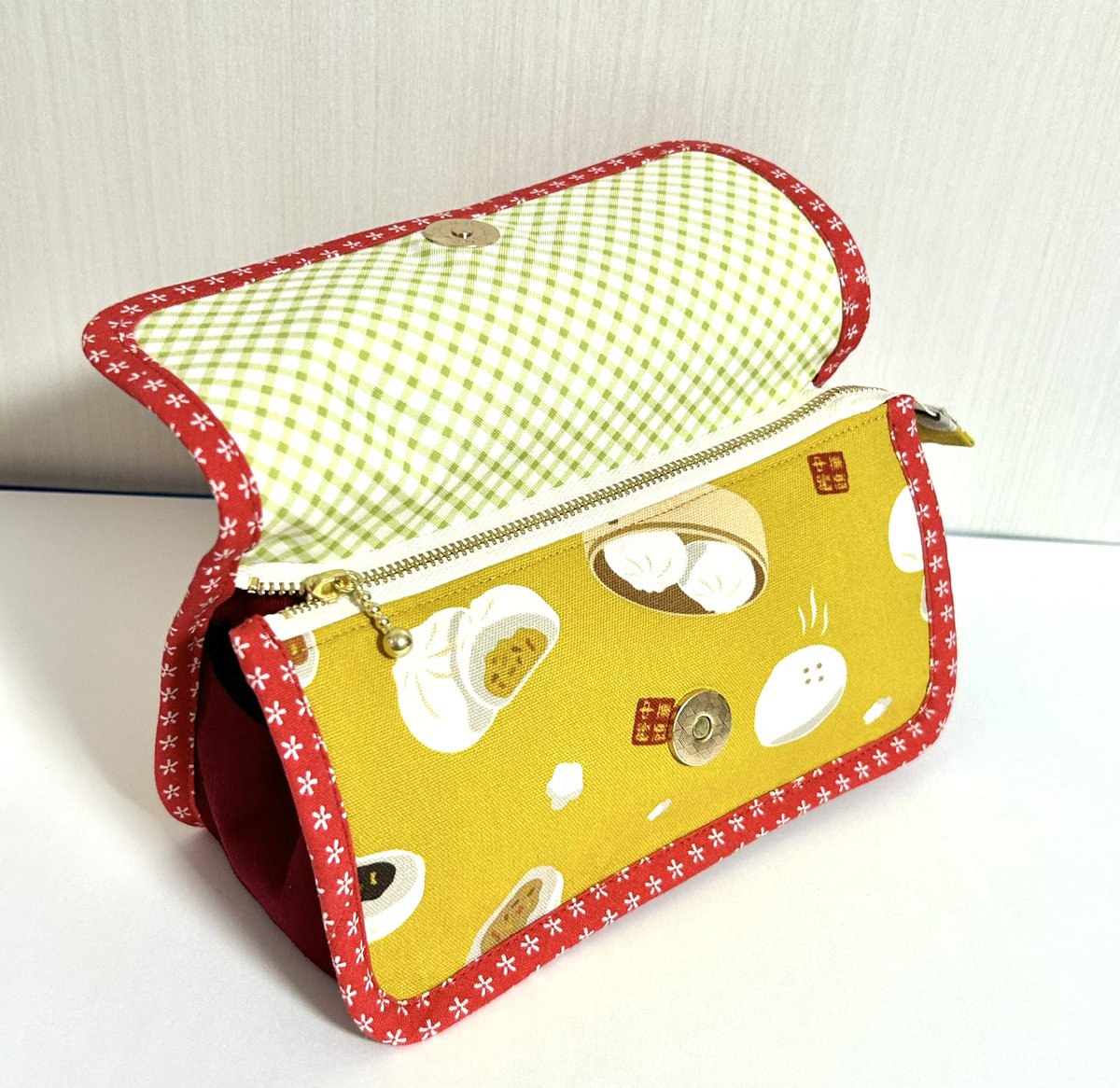 🌟巾着とフラップジップポーチの在庫について🌟

巾着とポーチは布具屋(<a href="/nunoguya/">布具屋 nunoguya</a> )さんに縫っていただいており、
巾着の口の部分やポーチのフタ以外の布の組み合わせに変動があります🙏
布の組み合わせは一期一会なので、気にいった組み合わせがあればその際にお求めいただくと安心かなと思います😭