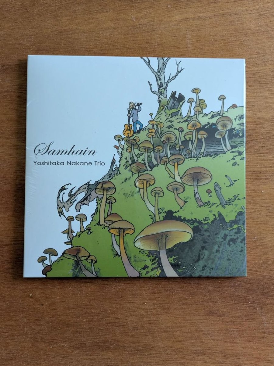 いつも阿佐ヶ谷マンハッタンで演奏してる私のギタートリオのCDが出ます。
自分で言うのもなんですが結構いい音で録れてると思いますし、ジャッケットもかわいい(笑)
メンバーは座小田諒一（ベース）公手徹太郎（ドラムス）
anazonや各CDショップで販売しております
よかったら一枚いかが？