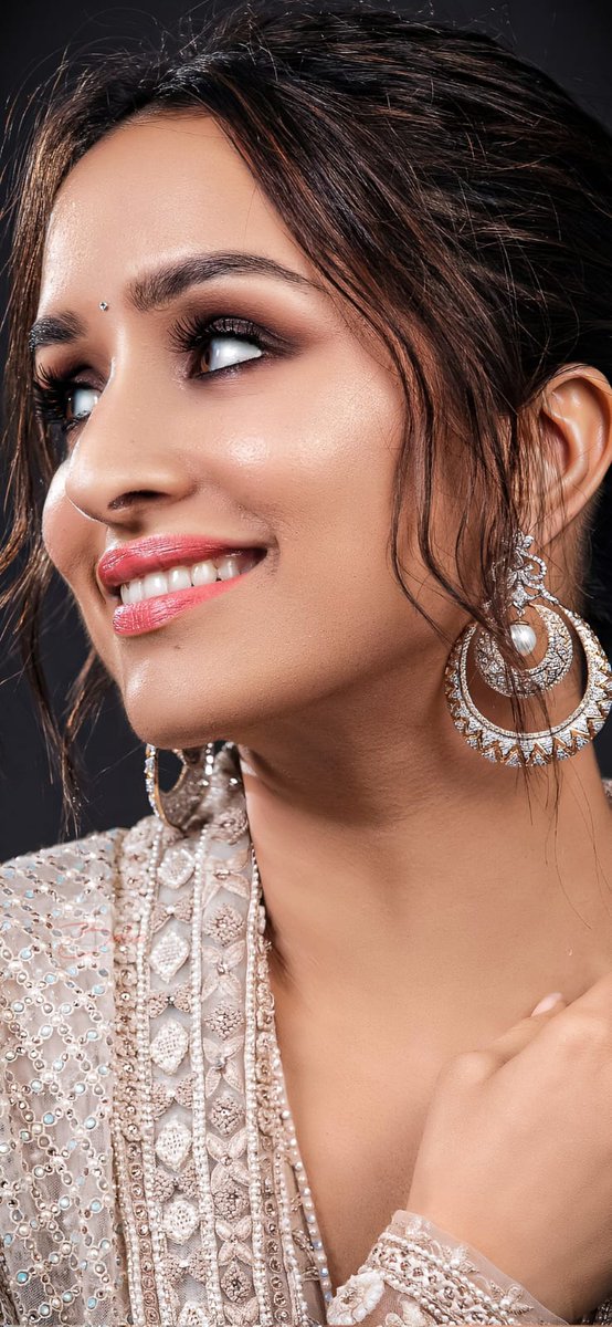 rtvipulkumar's tweet photo. Happy birthday.. Queen of my heart... Favorite. @ShraddhaKapoor 🤩❣️🤗
Incredible. wonderful, incomparable, lovely, captivating, excellent, beautiful, excellent, special, beautiful, best, supernatural, unbroken, sweet, soft, adorable, such a beautiful wonder created by nature.💓 https://t.co/8g0JRylbkr