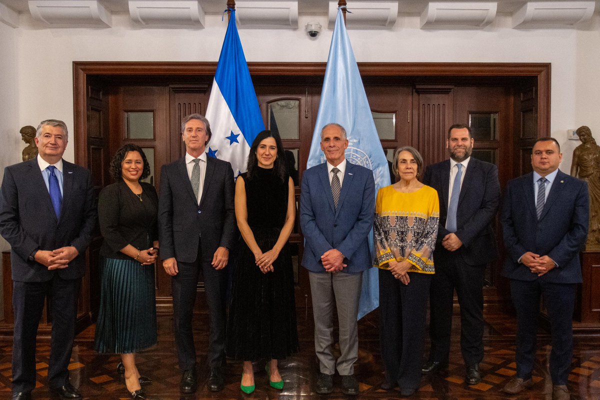 Doy inicio a mi misión oficial a Honduras con una productiva reunión con el Presidente <a href="/TitoAsfuraPHN/">Nasry J. Asfura Z.</a> y la Canciller <a href="/MireyaAguero/">Mireya Agüero </a>.

Intercambiamos sobre las prioridades nacionales de desarrollo y el apoyo técnico que desde PNUD estaremos brindando. 

¡Gracias por la confianza!