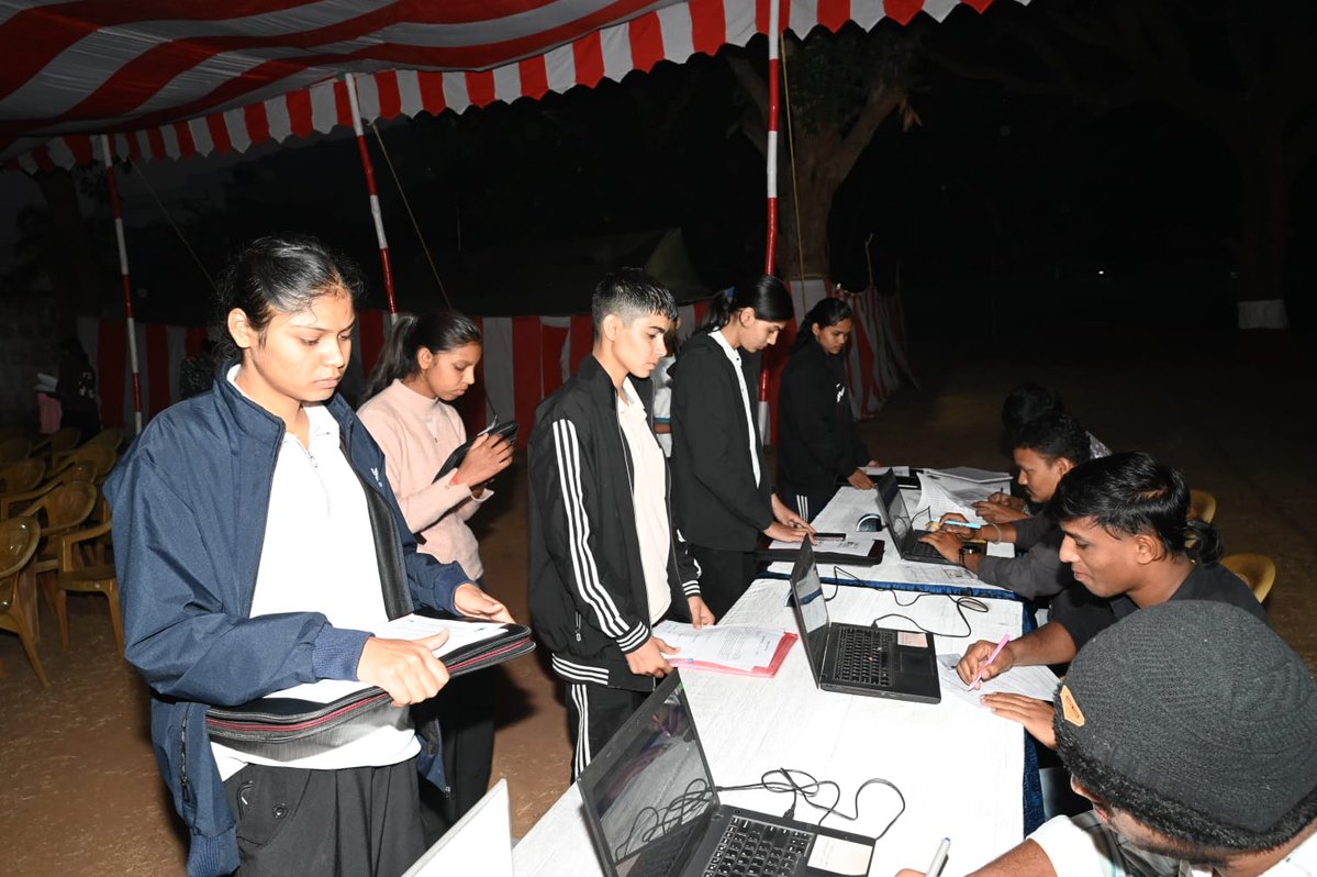 INS Chilka tweet media