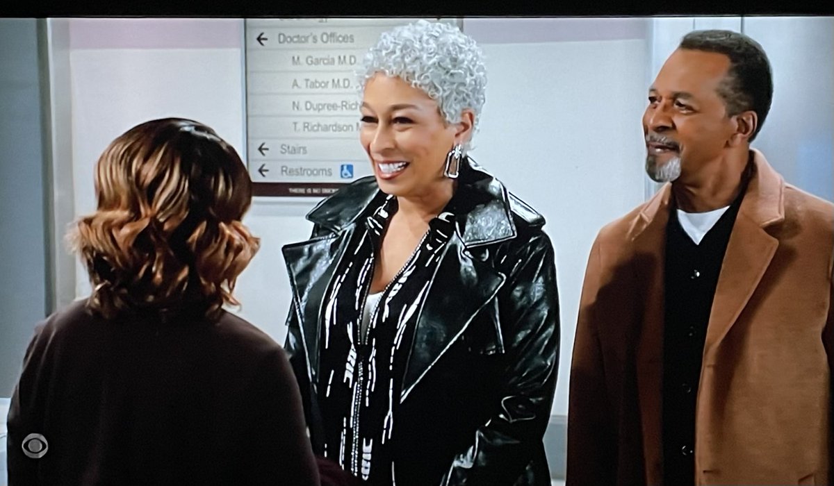 Vernon looking at Anita with 😍. #BeyondTheGates