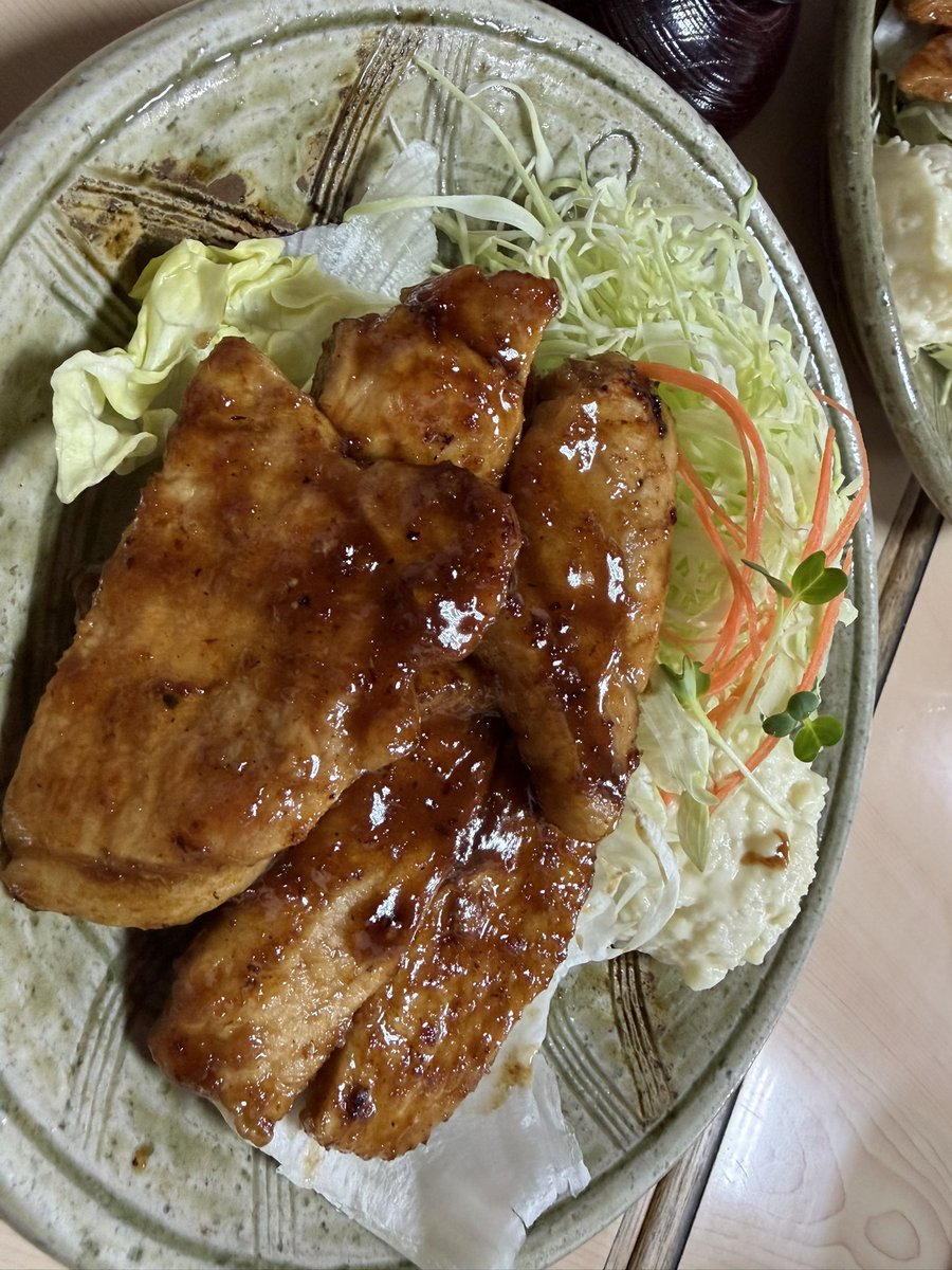 gaasyy_yade's tweet photo. とんかつオゼキ
鉄板で焼くスタイルのここ
めちゃくちゃ油っぽくなく、味噌で食ってもマヨソースで食っても美味すぎた！
生姜焼きも最高！！
またきます！

ガシログ認定！！

とんかつオゼキ 鈍池店
052-482-5525
愛知県名古屋市中村区鈍池町3-6 
https://t.co/KRju3mKbYu https://t.co/plNbxrkLmr