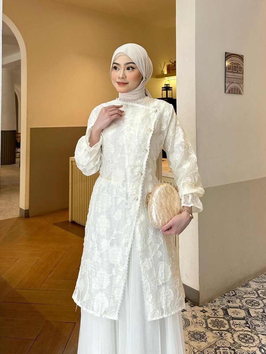 chilluvs's tweet photo. Alisya
📌https://t.co/jzmbyvn44j

Bahan tencel jacquard yang halus, breathable, dan jatuhnya rapi ini bikin siluet terlihat lebih sleek https://t.co/UhFHZGEylF