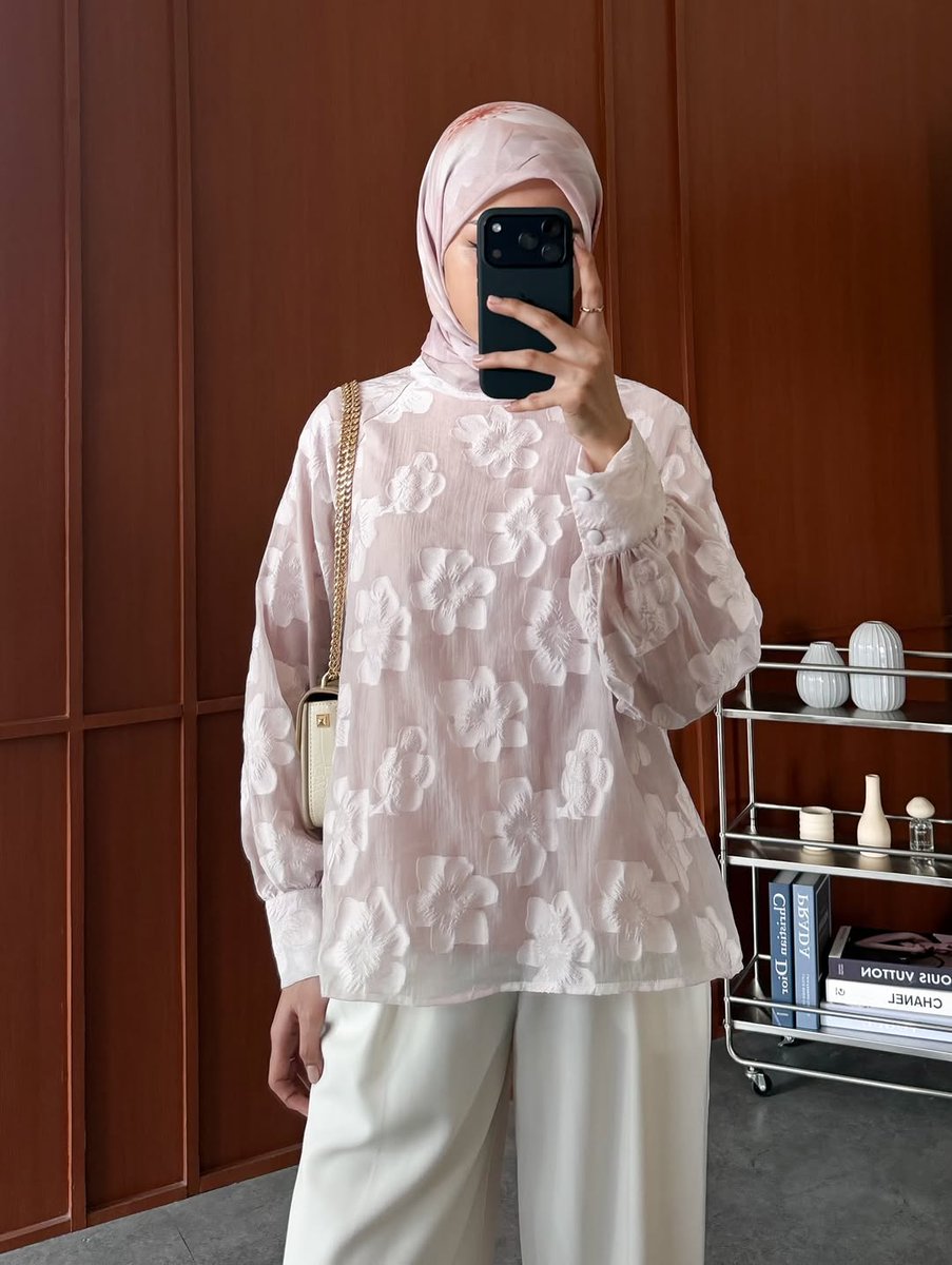 chilluvs's tweet photo. Blossom 
📌https://t.co/F6mCqhRJ71

Blouse yang bisa banget dipake lebaran day 2 atau bukber santai, design yang casual bikin baju ini kepake banget https://t.co/nolwiRWooz