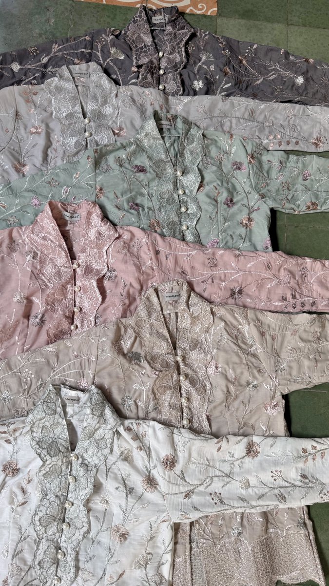 Ainun
📌s.shopee.co.id/20qPu2V4R0

Blouse katun bordir itu selain tampilannya yang elegan dan feminine juga bakalan adem ketika dipake 🤍