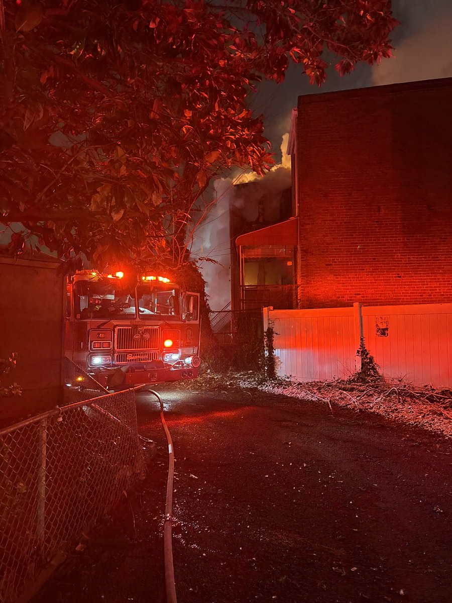 tmdenterprises's tweet photo. 1502 1504 1506 &amp; 1508 19th Street SE once again all abandoned on fire again @alanhenney one of the units were recently sold https://t.co/dFF7sbwsaj