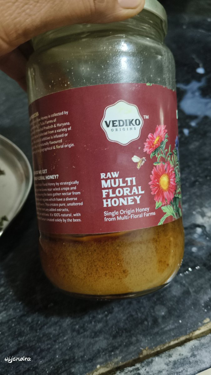 vijendraa's tweet photo. @VedikoOrigins worst product by vediko. Orgenic ke name par loot. 3rd class product.
Purchased raw honey seems original and pure honey. But you can see in images it's just sugar only 20-30% part is honey.
Waste of money. https://t.co/u0BLIHdXjW