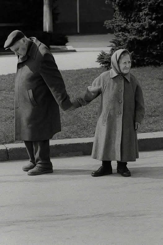 Mr_Husky1's tweet photo. He is 85 and insists on taking his wife’s hand everywhere they go. When he was asked why his wife kept looking away, he responded, “because she has Alzheimer's”. Then he was asked, will your wife worry if you let her go? He then replied, ′′she doesn't remember anything, she doesn't know who I am anymore, she hasn't recognized me for years.” Surprised, I said, “and you have continued to guide her every single day even though she doesn't recognize you?"
The elderly man smiled and looked into my eyes and said, ′′she may not know who I am, but I know who she is, and she is the love of my life”