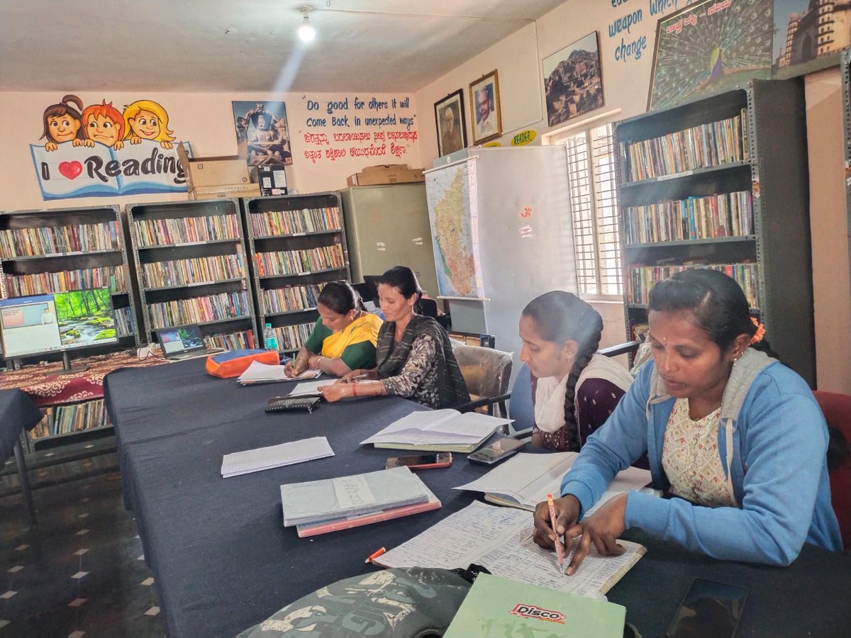 ಜಿಲ್ಲೆಯ ಗ್ರಾಮೀಣ ಭಾಗದ ಗ್ರಾಮ ಪಂಚಾಯಿತಿಗಳಲ್ಲಿ ಸ್ಥಾಪಿತವಾಗಿರುವ ಅರಿವು ಕೇಂದ್ರಗಳು ಕೇವಲ ಪುಸ್ತಕದ ಸಂಗ್ರಾಹಗಾರಗಳಾಗಿರದೆ ವಿವಿಧ ಶೖಕ್ಷಣಿಕ, ತಂತ್ರಜ್ಞಾನ ಆಧಾರಿತ,ಆಟದೊಂದಿಗೆ ಕಲಿಕೆಯ ಚಟುವಟಿಕೆ ಕೇಂದ್ರಗಳಾಗಿ ಮಾರ್ಪಟ್ಟಿರುವುದನ್ನು ಚಿಕ್ಕಬಳ್ಳಾಪುರ ತಾಲ್ಲೂಕಿನ ಮುದ್ದೇನಹಳ್ಳಿ ಗ್ರಾಮ ಪಂಚಾಯಿತಿ ಕಲಿಕಾ ಕೇಂದ್ರದಲ್ಲಿ ಕಾಣಬಹುದು.