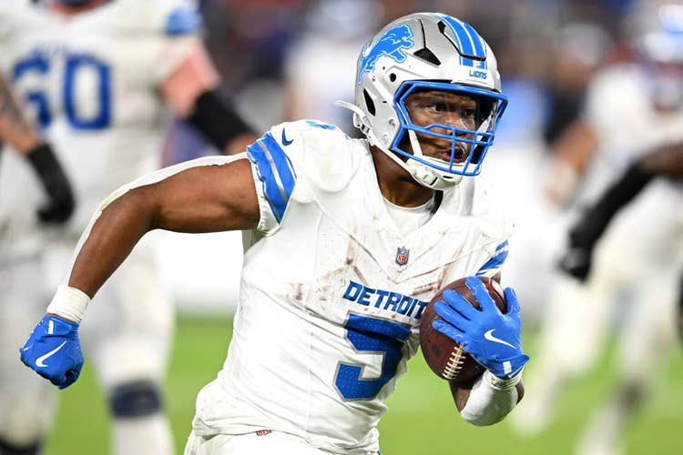 Daily Loud tweet media