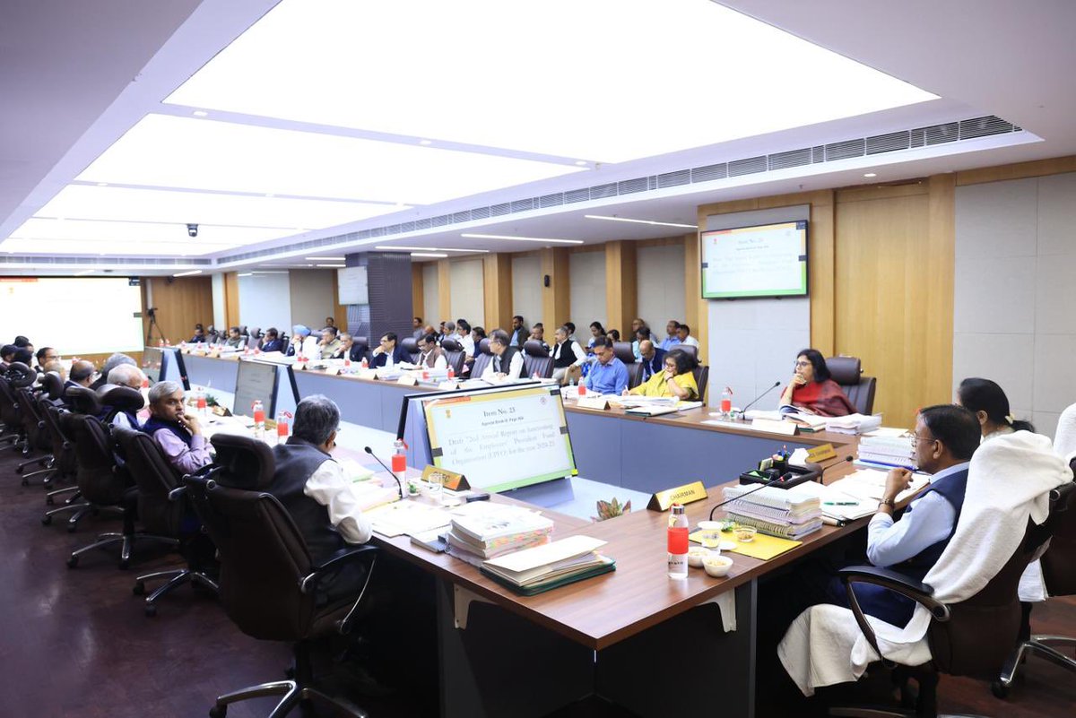 nss_andc_'s tweet photo. Chaired the 239th meeting of the Central Board of Trustees, Employees' Provident Fund Organisation in New Delhi. Key decisions were taken to strengthen social security, enhance ‘Ease of Living’ for workers, and further simplify processes for employers.
#EPFO #CBTMeeting https://t.co/2YBkJkOpGo