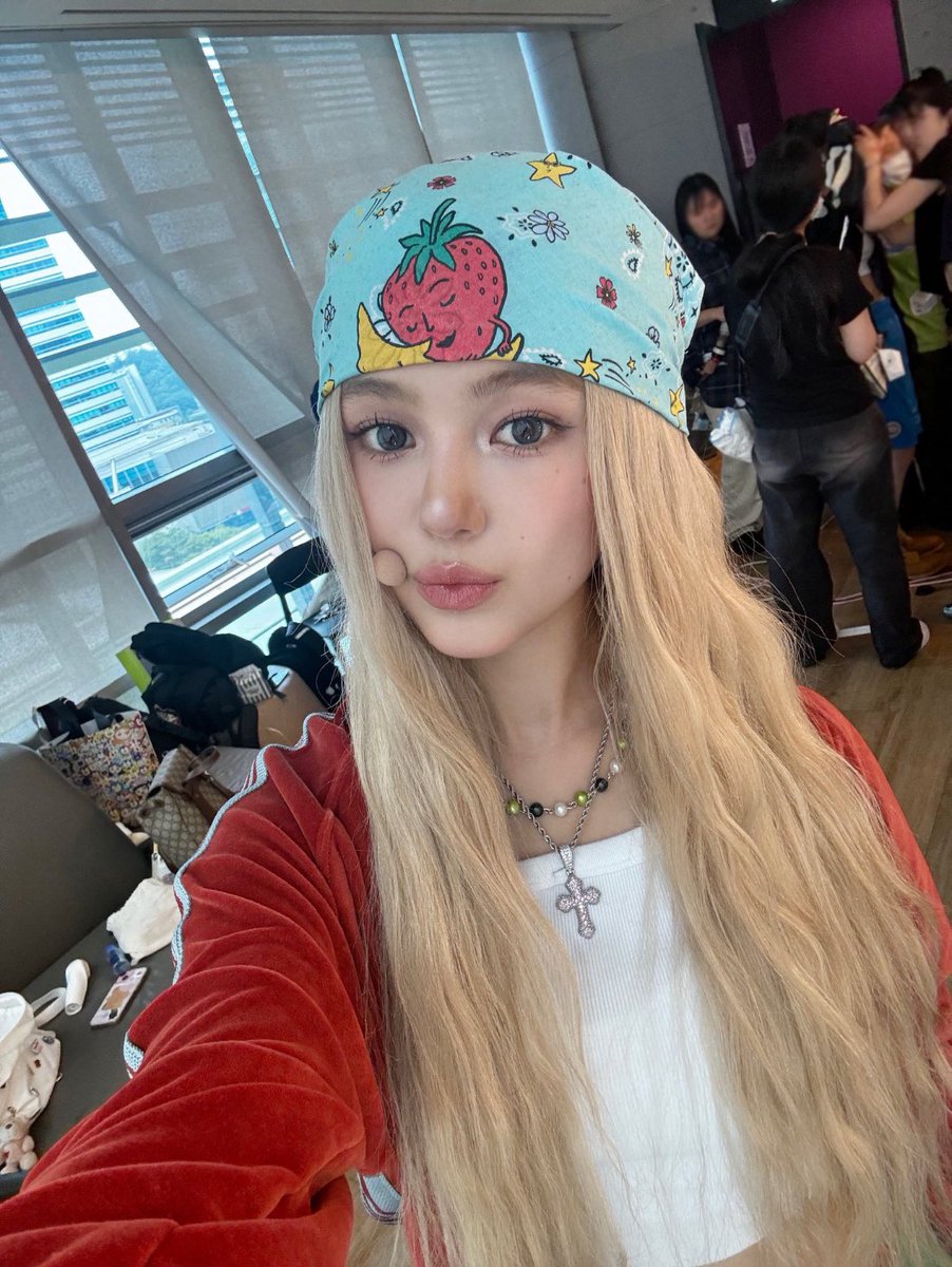 DazziUpdates's tweet photo. 🍓 https://t.co/AqsFrOJ6wS