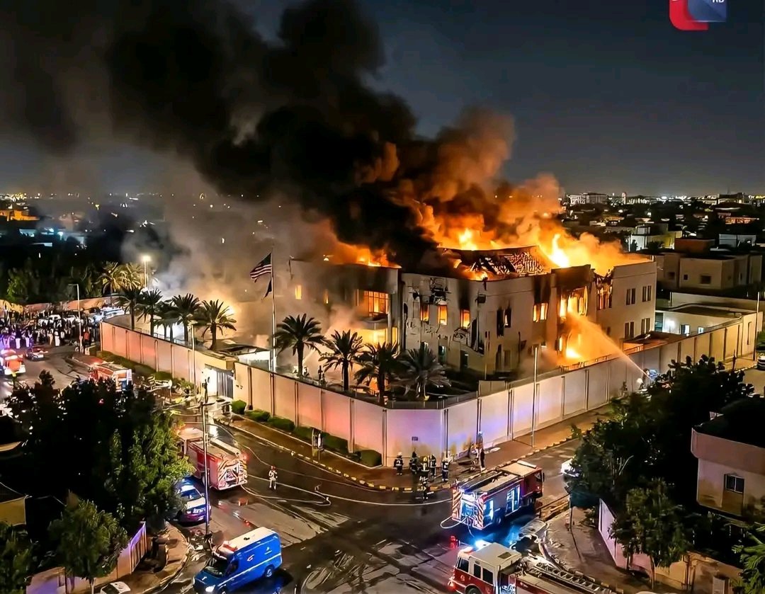 د سعودي عربستان پلازمېنه ریاض کې د امریکا سفارت د ډرون په مټ په نښه شوی او اور لګېدنه پکې رامنځته شوې.

د سعودي دفاع وزارت ویلي، دوو ډرون الوتکو نن سه شنبه سهار ریاض کې د امریکا ډیپلوماټيکه ودانۍ په نښه کړه، خو د اوښتي زیان په اړه یې څه نه دي رسنیز کړي.