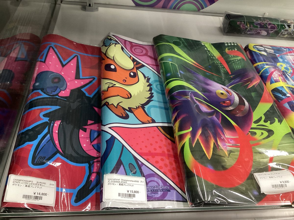 メガゲンガー、メガサーナイトのプレイマットまだございます‼️ しかも