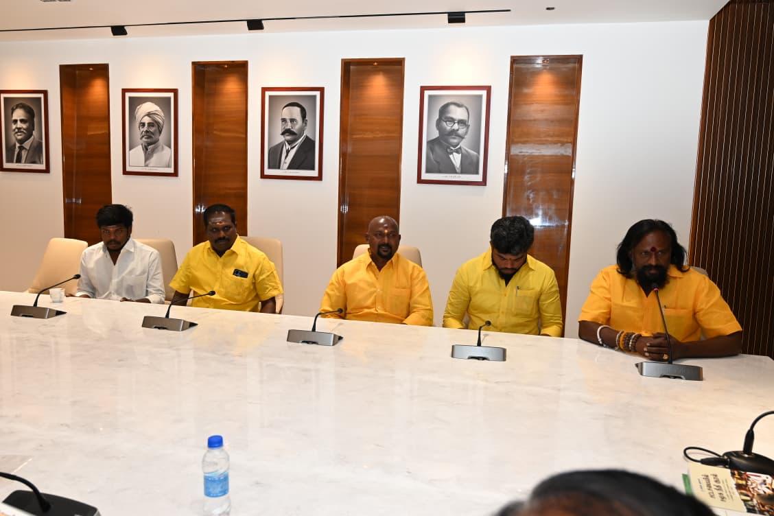 KKSelvakumaroff's tweet photo. நேற்றைய தினம் 02.03.2026, திங்கட்கிழமை - தமிழக தலைநகர் சென்னையில் உள்ள திமுக தலைமையகமான, அண்ணா அறிவாலயத்தில், திராவிட முன்னேற்றக் கழக கூட்டணி பேச்சுவார்த்தை குழுவுடன் தொகுதி பங்கீடு குறித்து பேச்சு வார்த்தை நடத்தினோம்.

பேச்சுவார்த்தை வெற்றிகரமாக நடந்தது முடிந்தது. 2026 சட்டமன்��� தேர்தலில் தமிழர் தேசம் கட்சி களம் காணும் என்பதனை மகிழ்வுடன் தெரிவித்துக்கொள்கிறேன்!