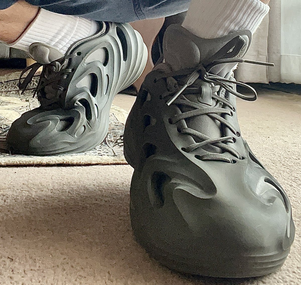 SocksStud's tweet photo. 🦶👣🧦👟👞🥾🎉 https://t.co/2umeohkOrC