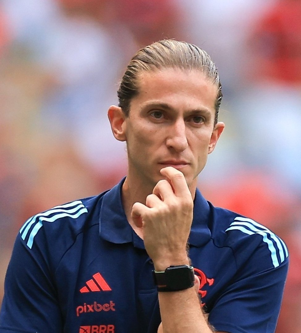 CAIU PELA ARROGÂNCIA 

CAIU PELA PANELA CRIADA POR ELE MESMO 

CAIU POR SER RIGOROSO E QUEIMAR JOGADOR PUBLICAMENTE E AO MESMO TEMPO SER COMPLACENTE COM JOGADOR BALADEIRO MAS QUE É PROTEGIDO 

CAIU POR BOICOTAR QUEM ESTÁ MELHOR PRA ESCALAR OS PROTEGIDOS 

JÁ VAI TARDE!