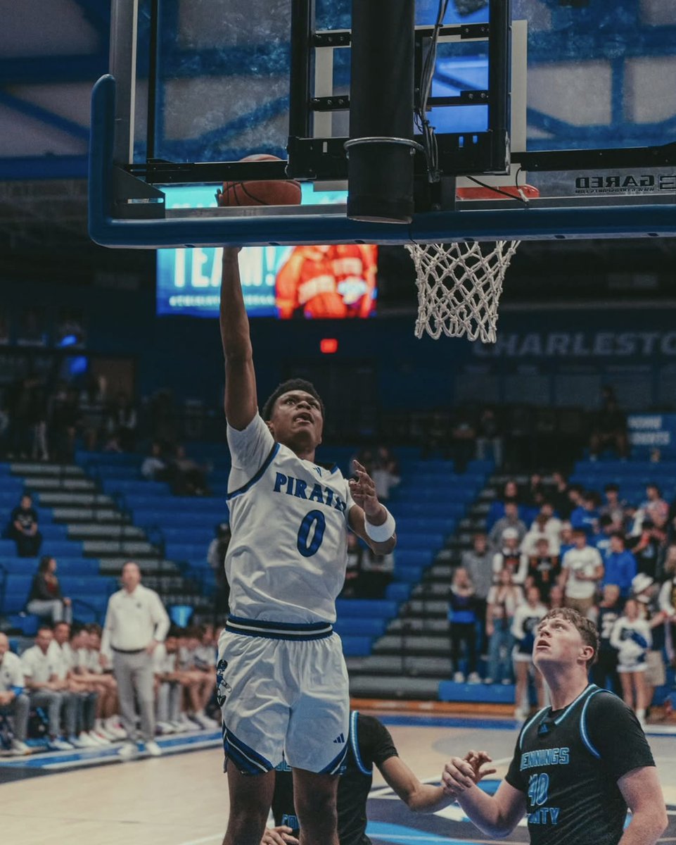 HoosierState26's tweet photo. 6’3” G Keevin Bowman (2026 Charlestown HS) had 15 points, 13 rebounds and 2 assists in a win vs Southwestern. https://t.co/igXcfEXRfQ