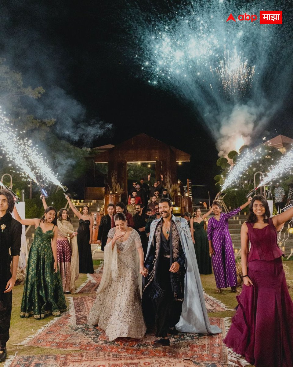 abpmajhatv's tweet image. ‘VIROSH’चं ग्रँड संगीत! नॅशनल क्रश रश्मिका आणि विजयने सोशल मीडियावर शेअर केले फोटो

#rashmikamandanna #vijaydevarakonda #Virosh #sangeetnight #wedding

(Rashmika Mandanna, Vijay Devarakonda, Virosh Sangget Night, Wedding)