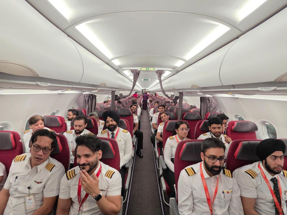 Aviatorflyboy's tweet photo. Imagine the stress in the Pilot operating the flight. He/She must butter the landing or he/she forever will be judged by 100 Pilots 😂

#Pilot https://t.co/L3lu1ENfm3