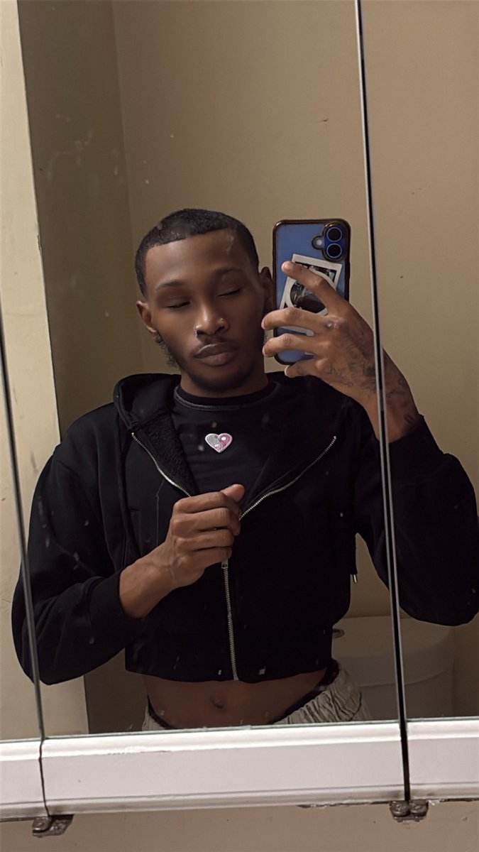 leekbrim's tweet photo. So I cut my hair🫦🫣 https://t.co/tmKPoHrJwt